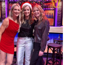 Ophef: Hélène Hendriks trekt de aandacht met een wel héél opvallende jurk