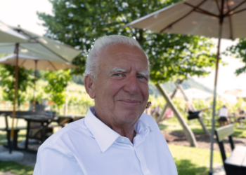 Piet (73): “Ik vraag me af of mijn kleinkinderen nog een toekomst hier in Nederland hebben”