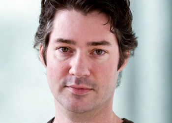 Sander (38): “Mijn vrouw wil onze baby een ‘unieke’ naam geven – maar niemand kan hem uitspreken”