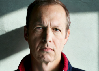 Stefan (57): “Iedere ochtend om 7:00 slaat de warmtepomp van de buren aan, ik word er gek van”