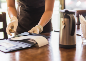 Terras etiquette: dit is het juiste bedrag aan fooi volgens experts