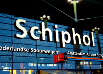 Tientallen klimaatactivisten van Extinction Rebellion mogen jaren niet meer vliegen vanaf Schiphol