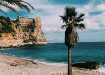 Twijfels over breuk Monique en André na vakantiekiekjes: “Ze houden iedereen voor de gek!”