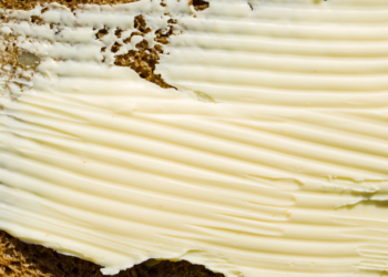 Waarschuwing: Als je weet wat er in margarine zit, smeer je het nooit meer op je brood!