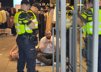 XR-activisten verspreiden boterzuur in Zara-winkel Nijmegen ondanks protestverbod