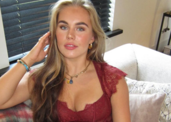 Zwarte lingerie-shoot van Lisa Nieuwstraten zorgt voor veel aandacht online