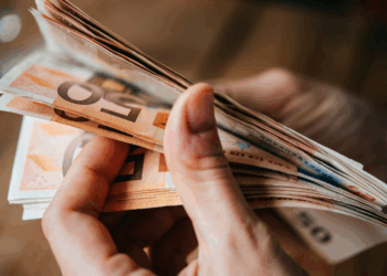 ABN AMRO: “Huishoudens houden meer geld over na betalen vaste lasten”