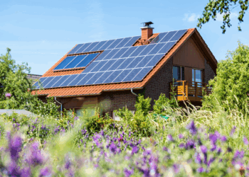 Bijna een half miljoen gezinnen dreigen deze zomer te moeten betalen voor hun eigen zonne-energie