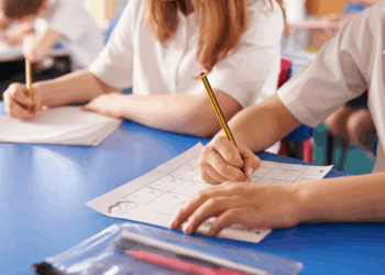 Docent (45): “Dit zijn de meest bizarre en zielige kindernamen die ik ooit heb gehoord tijdens mijn werk”