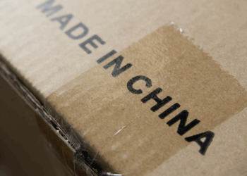 EU wil €2 heffing op pakketjes uit China: “Nederland wordt overspoeld met pakketjes uit China van onder andere Temu”