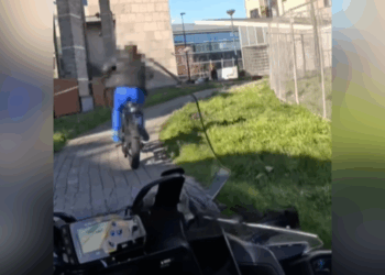 VIDEO: Fatbike gaat er vandoor, motoragent laat zien wie de baas is