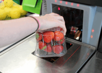 In deze supermarkt worden klanten nu gefilmd bij de zelfscan: “Ho, u vergat iets af te rekenen”