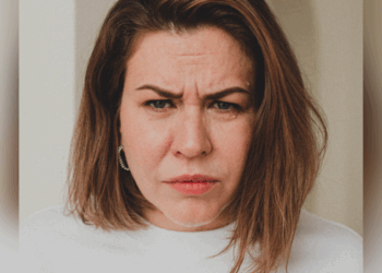 Klimaatactivist Merel (32) haalt uit: “Mensen die het vliegtuig pakken denken alleen aan zichzelf!”