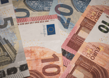 Banken waarschuwen: haal direct dit bedrag aan contant geld in huis!