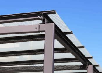 Mag jij een overkapping in je tuin plaatsen? Dit zijn de regels die bijna niemand kent