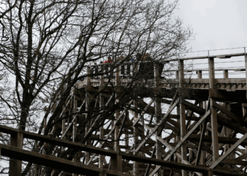Meer dan een ton opgehaald zodat azc-kinderen naar de Efteling kunnen