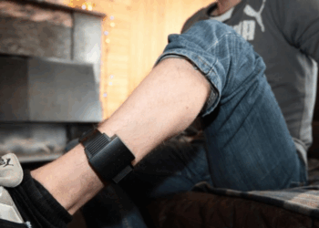 NSC wil enkelband voor uitgeprocedeerde asielzoekers