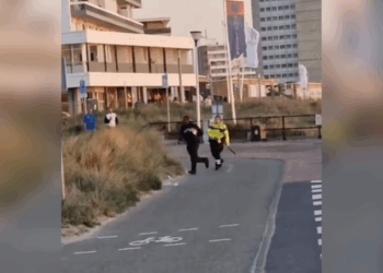 Politieagente grijpt hard in op de pier in Scheveningen: “Was de taser hier écht nodig?”