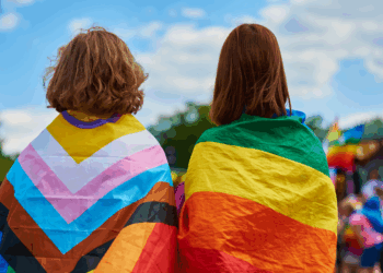 Pride in Brussel trekt massa mensen: “In 2025 kan je nog steeds niet zijn wie je bent”