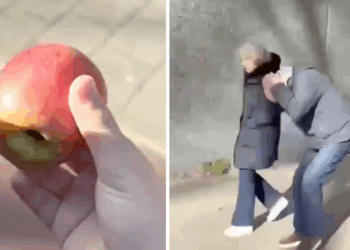 Respectloos en laf: bejaard stel belaagd door jongeren op scooter (video)