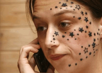 Sophie blijft werkloos door zichtbare tatoeages: “Ze moeten me nemen zoals ik ben”