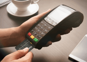 Steeds minder winkels en apotheken accepteren contant geld: “Past niet meer in de digitale wereld”