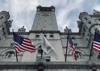 Trump dreigt met importheffing van 50 procent voor EU vanaf 1 juni