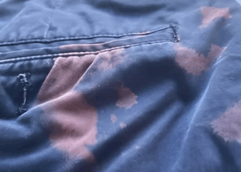 Bleekvlekken in je kleding? Gooi het NIET weg vóór je dit probeert