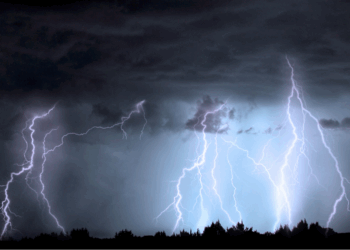 Code geel wegens onweer: RIVM adviseert om binnen te blijven en geen lichamelijke inspanning te doen