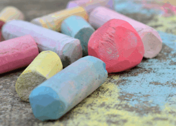 Dit is verrassende bedrag dat je moet betalen als je kind door een boa wordt betrapt op stoepkrijten