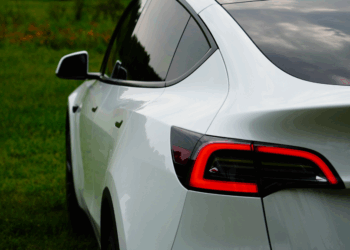 Europees bedrijf stuurt volledige Tesla-wagenpark terug vanwege politieke uitspraken van Elon Musk