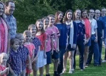 Gezin met 16 kinderen kondigt nieuwe zwangerschap aan: “De baby is onderweg!”