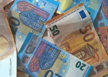 Goed nieuws! AOW-uitkering flink omhoog: Dit krijg je per 1 juli extra