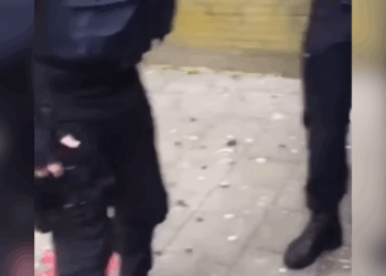 Haagse agent is gastjes zat en gaat helemaal los: “Lekker je muil houden!”