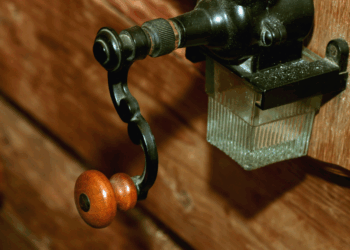 “Ik vond dit in een vintagewinkel, maar had geen idee wat het is” – bijna niemand herkent dit mysterieuze object