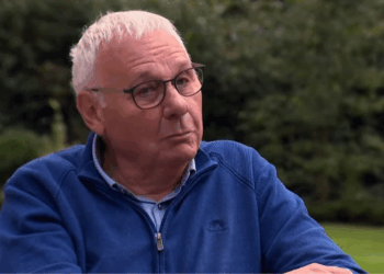 Jan de Hoop (70) opgenomen in ziekenhuis na hartaanval