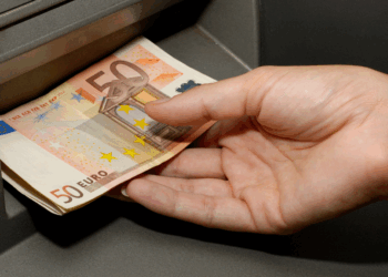 Let goed op: in deze vakantielanden kun je alleen nog maar met contant geld betalen