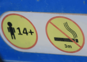 Frankrijk stelt streng rookverbod in: “135 euro boete als je tóch een sigaret rookt”