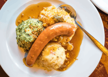 Stamppotliefhebbers opgelet: “Rookworst dreigt onbetaalbaar te worden”