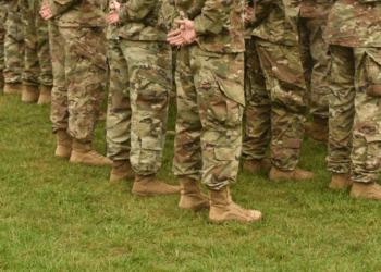 Columniste pleit voor harde aanpak: “Dienstplicht voor jongeren die langer dan twee jaar in de bijstand zitten”