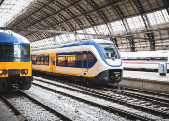 De prijs van een treinkaartje bij NS gaat in 2026 opnieuw flink omhoog