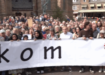 Grote demonstratie tegen nieuwe asielwetten: ‘Vluchtelingen blijven hier welkom’