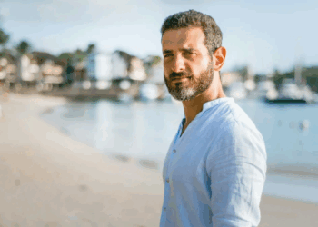 Karel (48) geschockeerd: “Ik ontdekte na 15 jaar huwelijk dat mijn vrouw vroeger een man was”