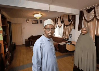 Somalisch asielgezin met vijftien kinderen krijgt met voorrang twee woningen toegewezen: “Een huis vinden voor grote families is bijna onmogelijk”