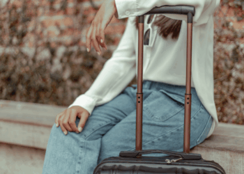 Steeds meer jongeren verhuizen naar het buitenland en dit is waarom