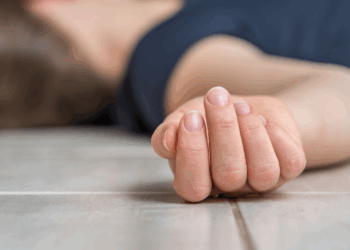 Studie onthuld: het menselijk lichaam voelt dat de dood nadert – en het begint bij de neus