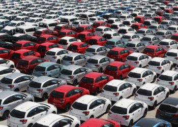 Trump schrapt alle steun voor elektrische auto’s: “Ze krijgen niks meer!”