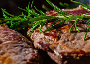 Vakantiegangers gewaarschuwd: “Op deze plaatsen in Europa is het vlees besmet met Afrikaanse Varkenspest”