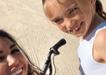 Xess Xava (zoontje van Yolanthe en Wesley is naar de kapper geweest: “Onherkenbaar!”