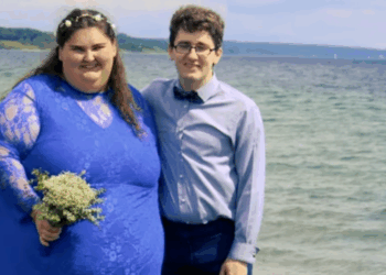 Ze lachte hem uit toen hij met haar trouwde. Maar jaren later dachten ze er ineens heel anders over..